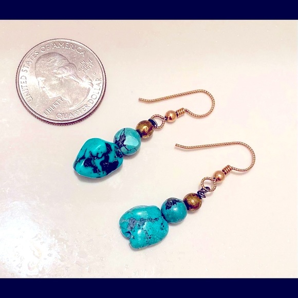 ✨Vintage Raw Turquoise Drop Earrings with one of a kind Gold tone Rope Hooks✨ - Picture 3 of 3